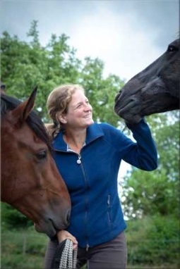 Susanne Fuß mit Pferd am Reiterhof Aschbach